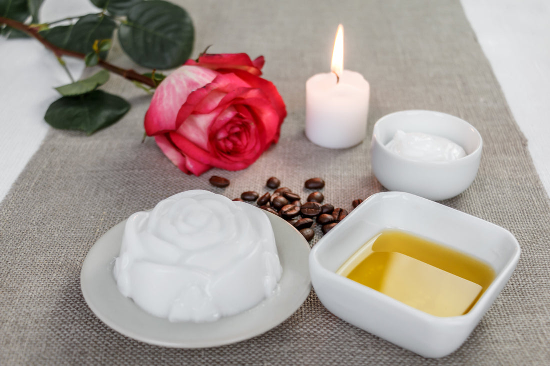 Candle with rose and oil 